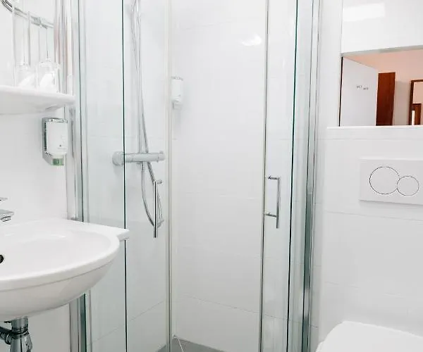 Roemerstube מלון 3*